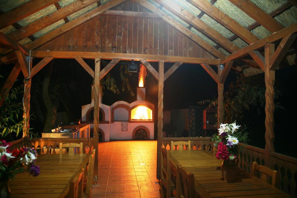 מלון Uzlina Casa Dintre Salcii מראה חיצוני תמונה